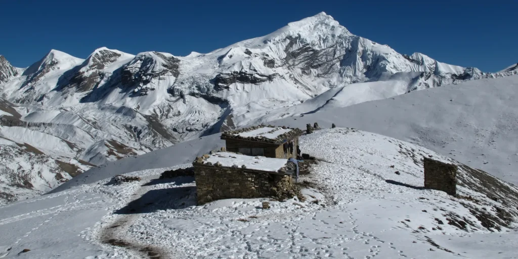 Beautiful day in the Himalayas, Chulu West