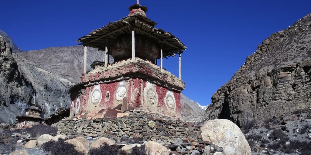 nar phu trekking remote hills